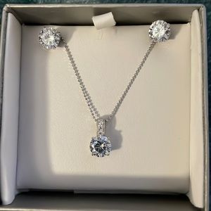 Vanna K for Bella Luce
White CZ Platineve Pendant W/ Chain & Earrings Set